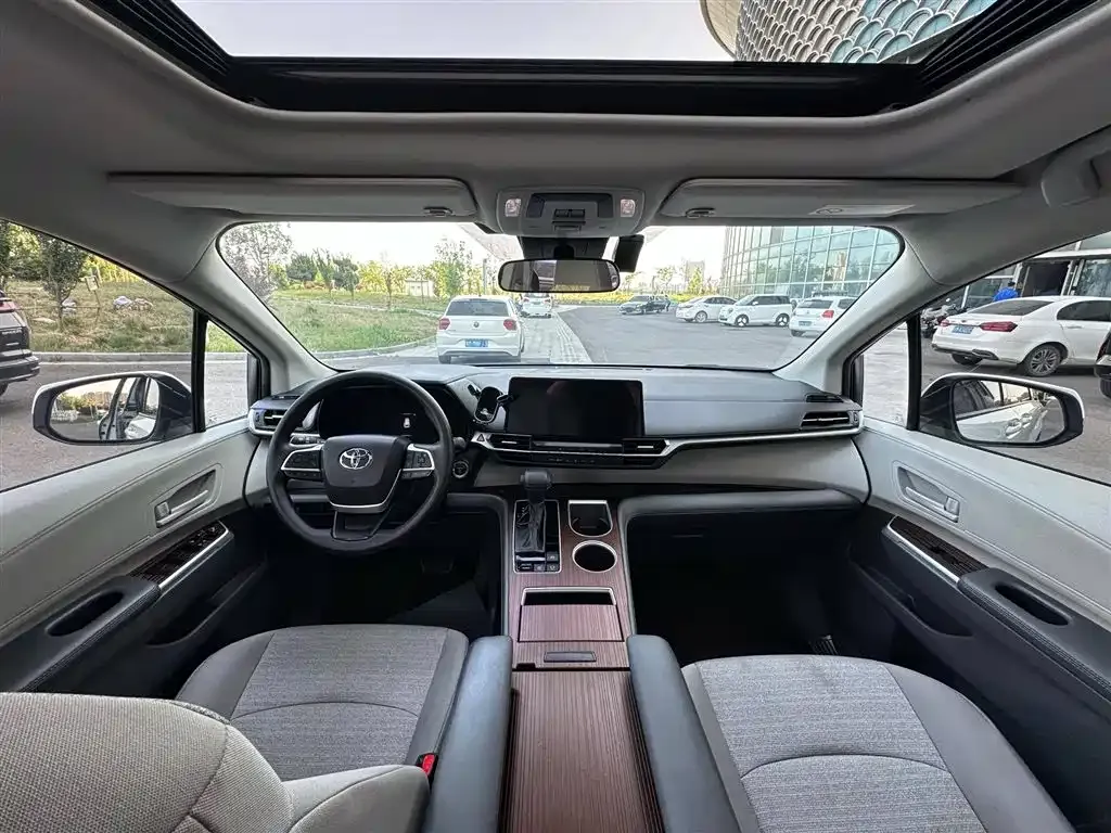 Toyota Sienna 2024 из CN, фото 3