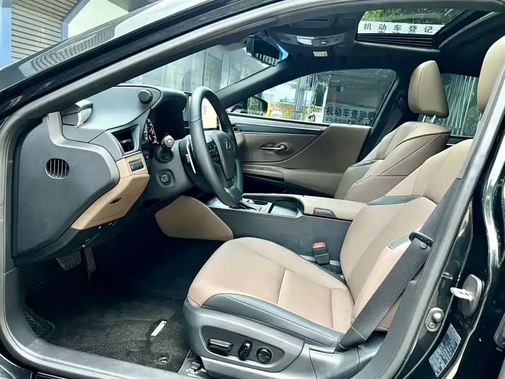 Lexus ES 2025 из CN, фото 2