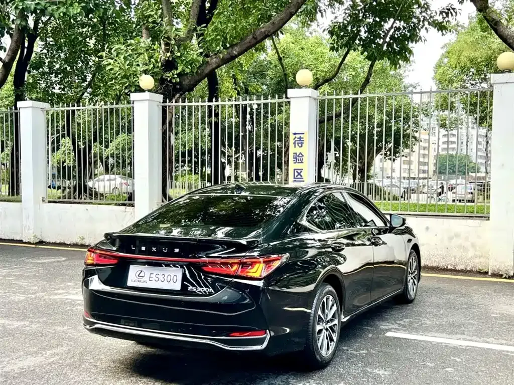 Lexus ES 2025 из CN, фото 5