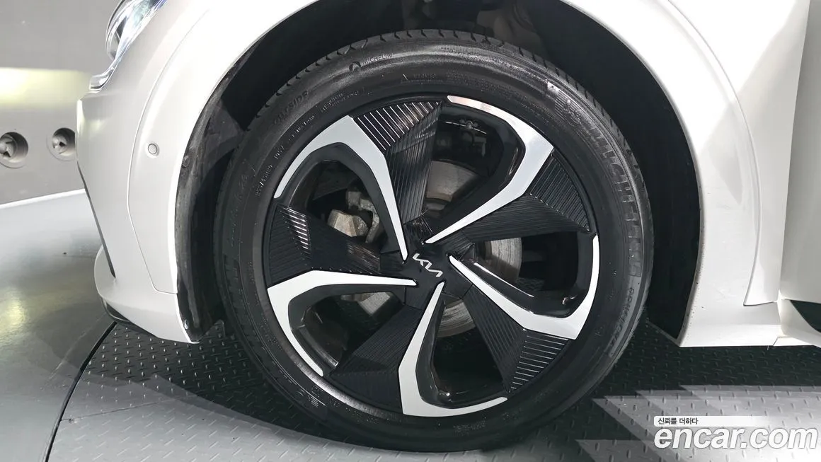 Kia EV6 2023 из KR, фото 10