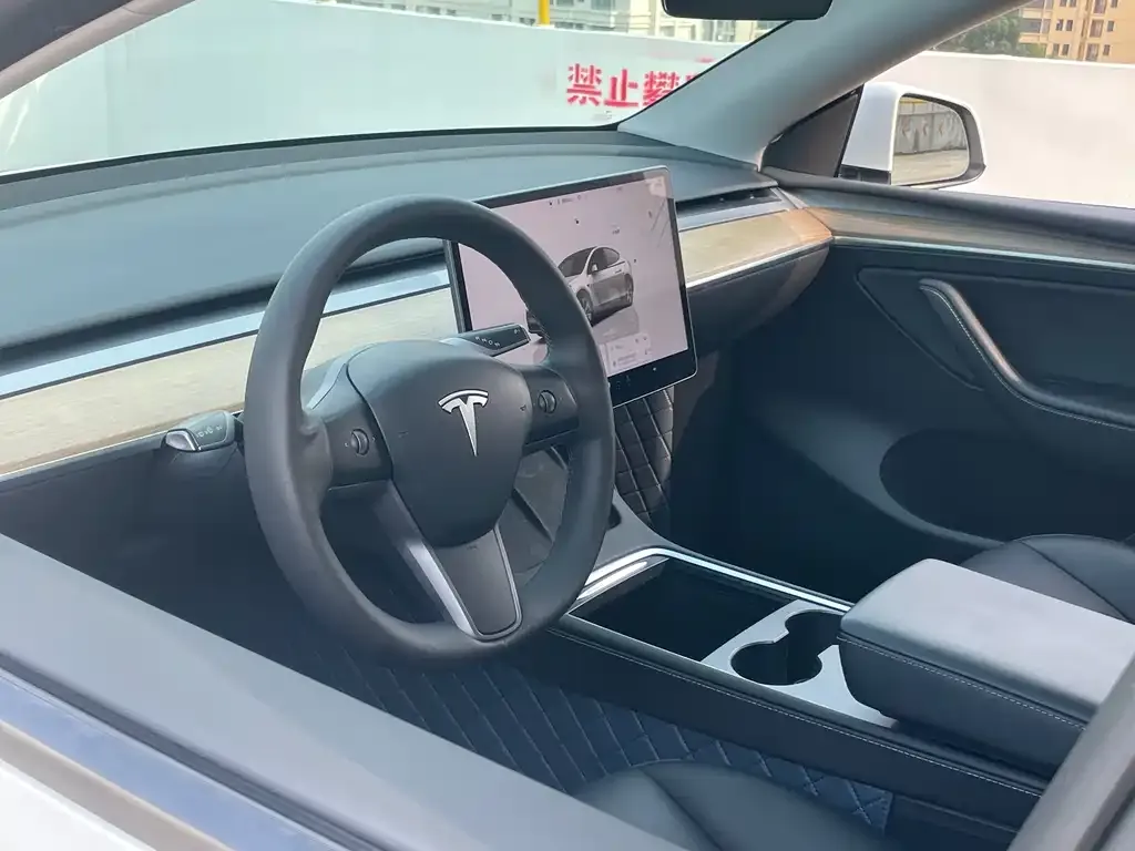 Tesla Model Y — фото 3