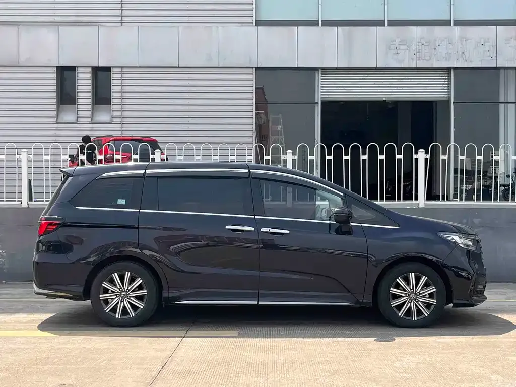 Honda Odyssey — фото 8