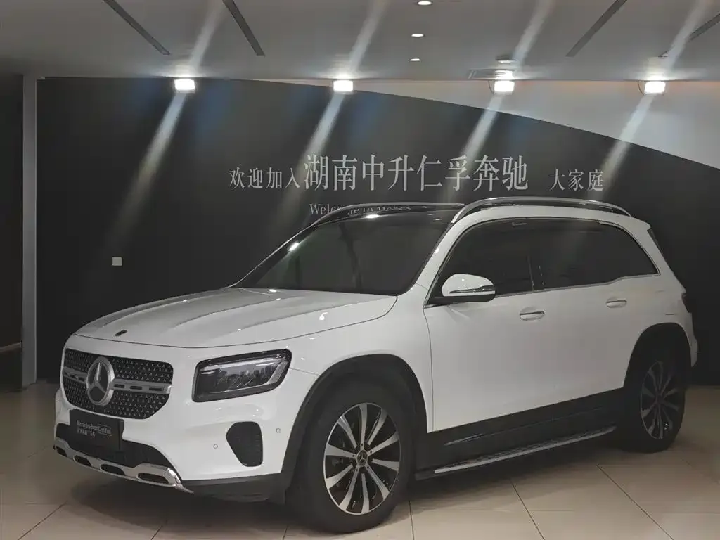 Mercedes-Benz GLB — фото 1