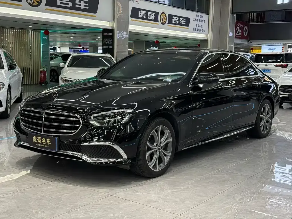 Mercedes-Benz E-Class — фото 1