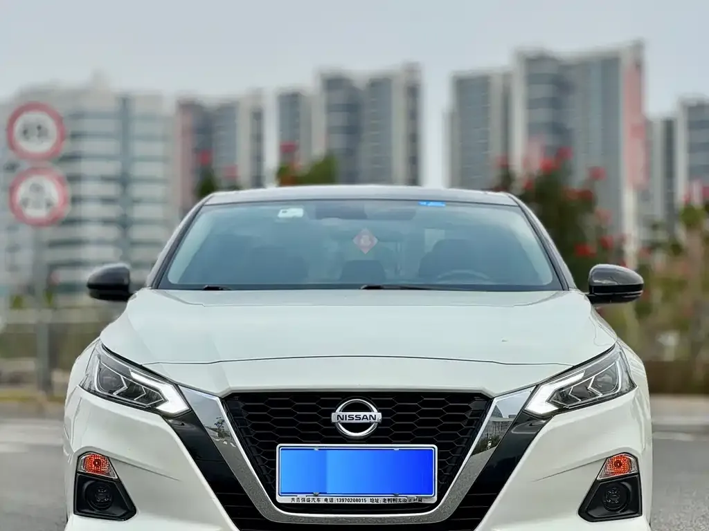 Nissan Teana — фото 1