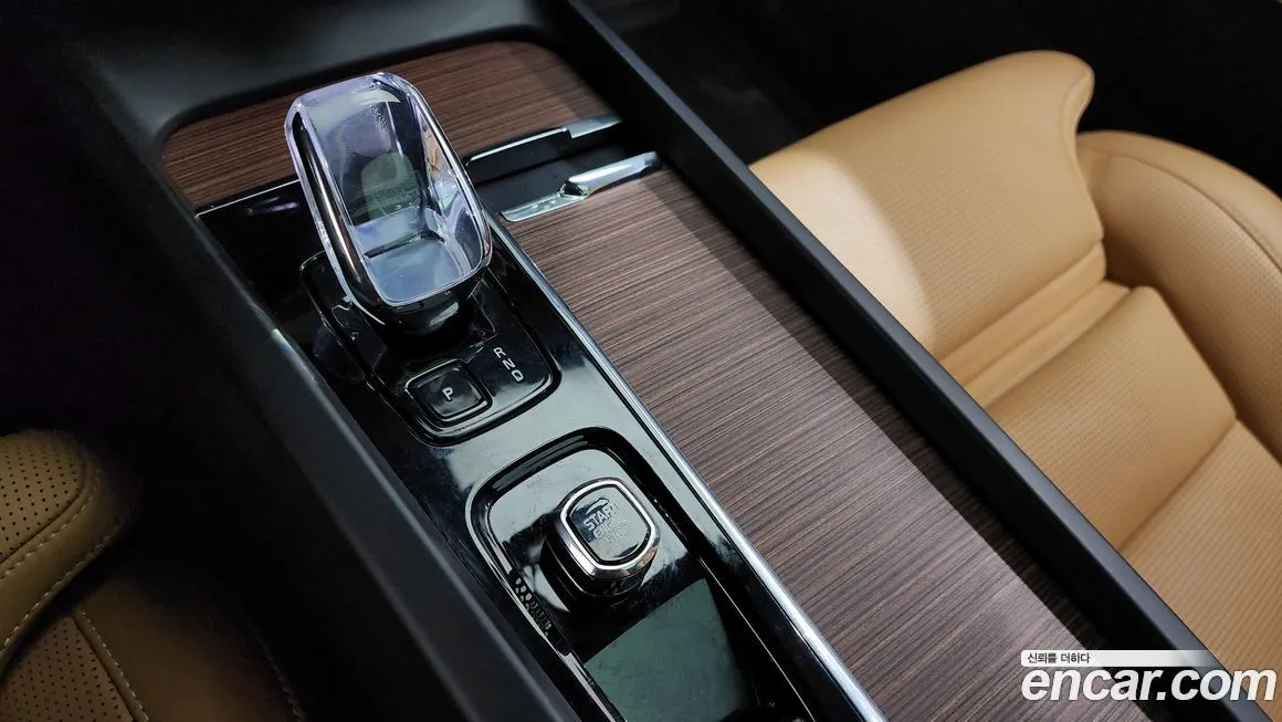 Volvo XC60 2024 из KR, фото 4