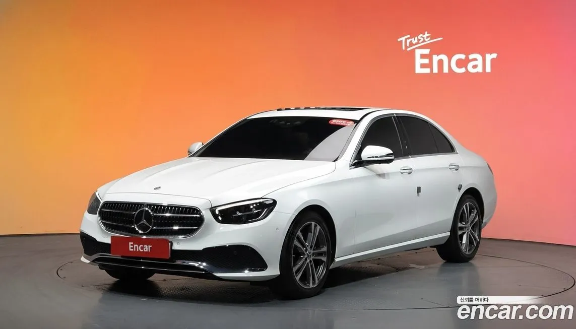 Mercedes-Benz E-Class — фото 1