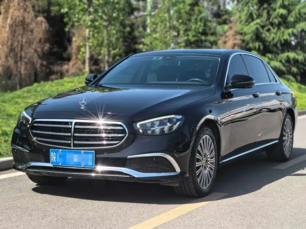 Mercedes-Benz E-Class — фото 1