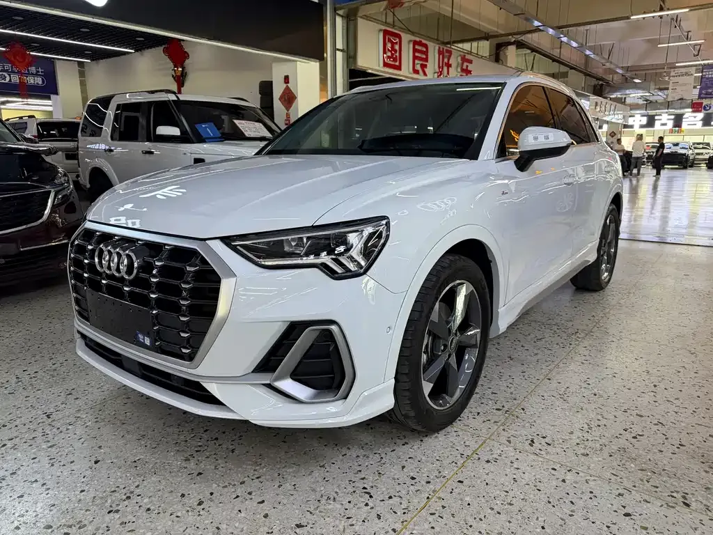 Audi Q3 — фото 1