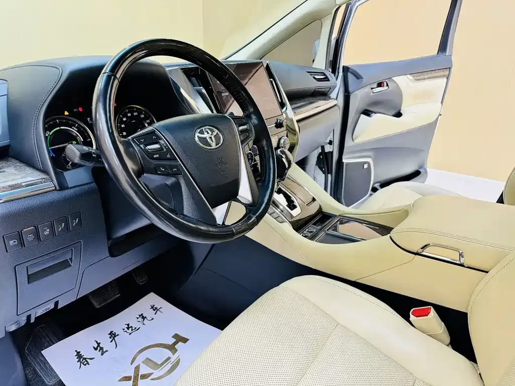 Toyota Vellfire — фото 6