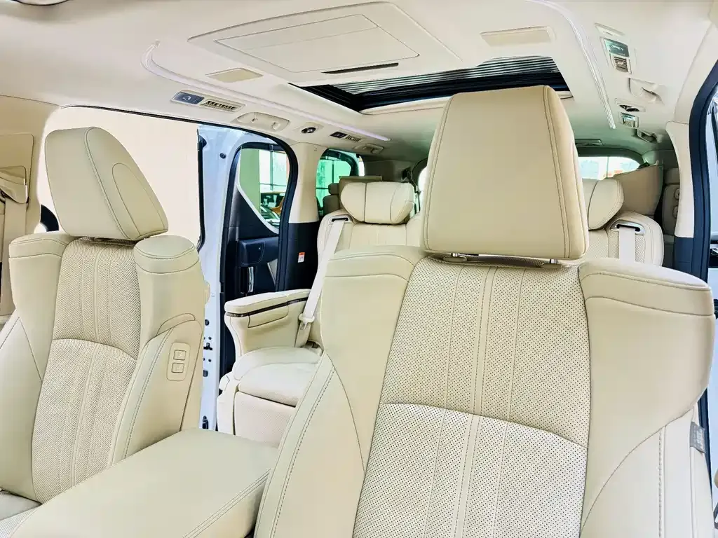 Toyota Vellfire — фото 8