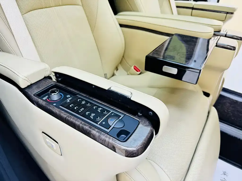 Toyota Vellfire — фото 5