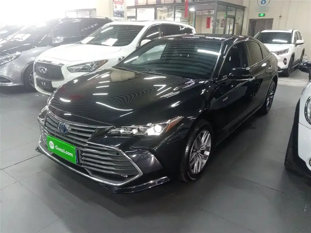 Toyota Avalon — фото 1