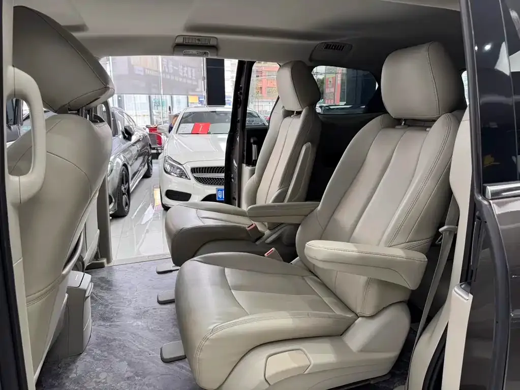 Buick GL8 2023 из CN, фото 9