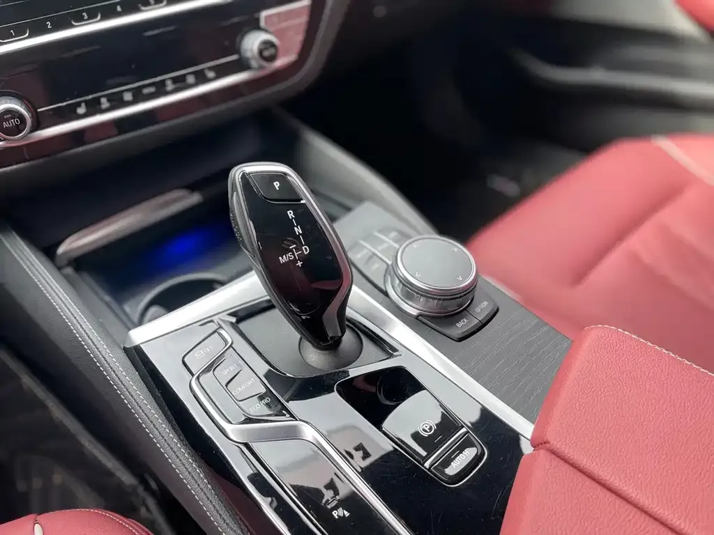 BMW 5 Series — фото 10