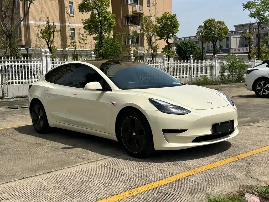Tesla Model 3 — фото 5
