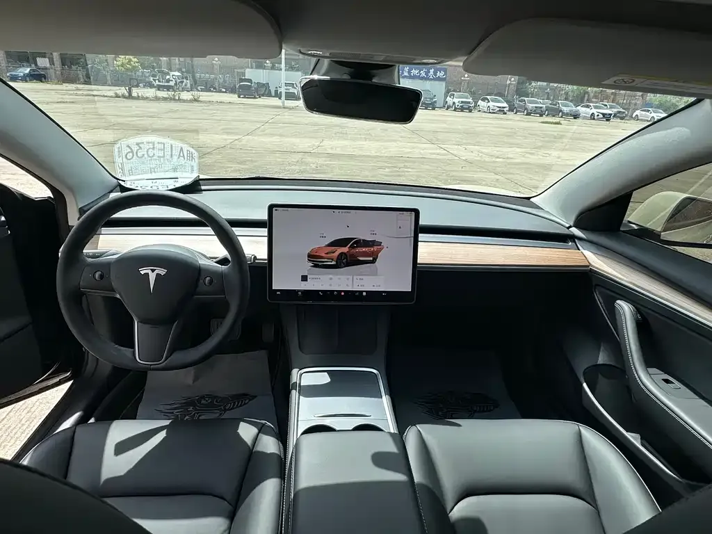 Tesla Model 3 — фото 3