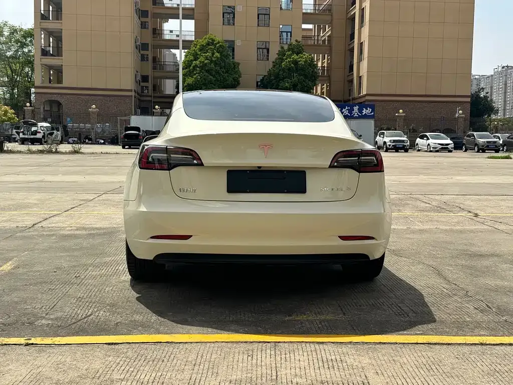 Tesla Model 3 — фото 7