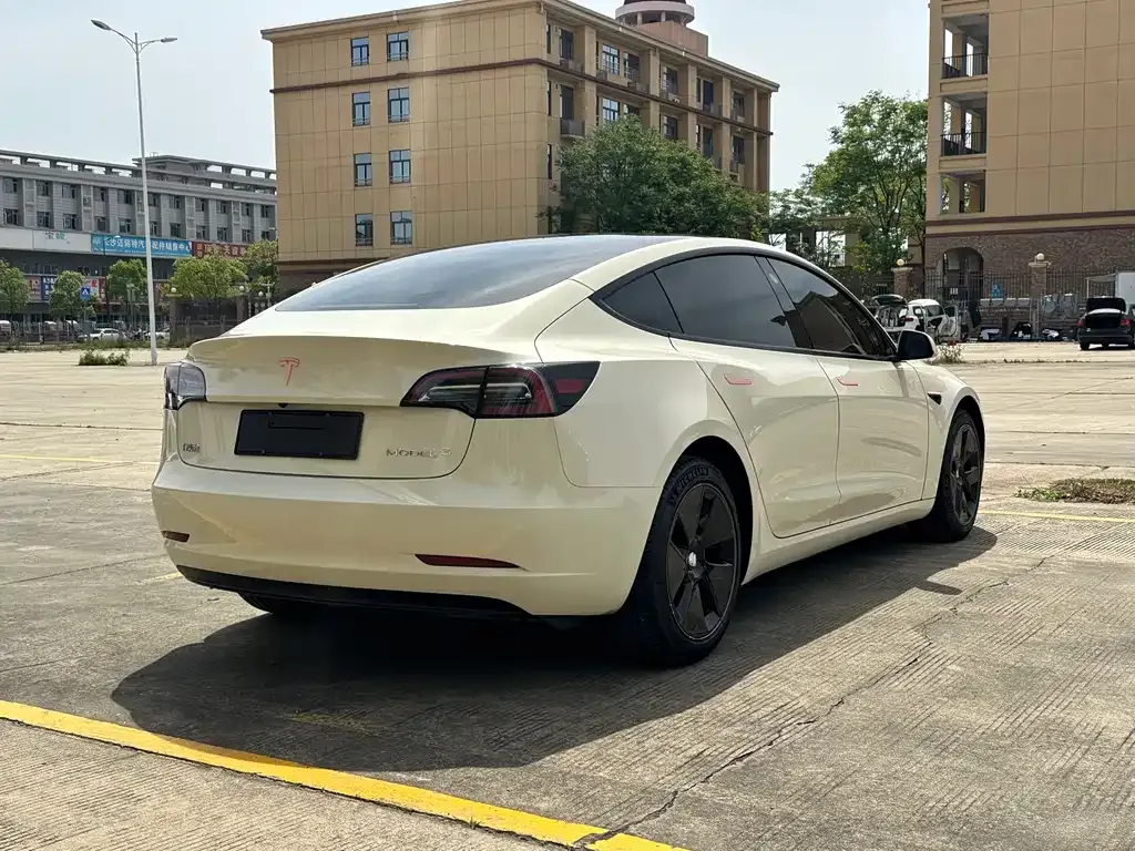 Tesla Model 3 — фото 8