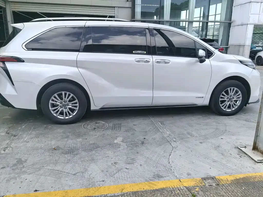 Toyota Sienna 2022 из CN, фото 8