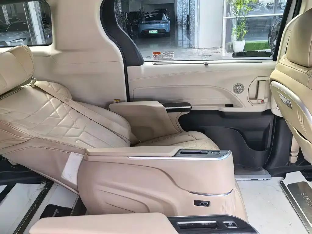 Toyota Sienna 2022 из CN, фото 10