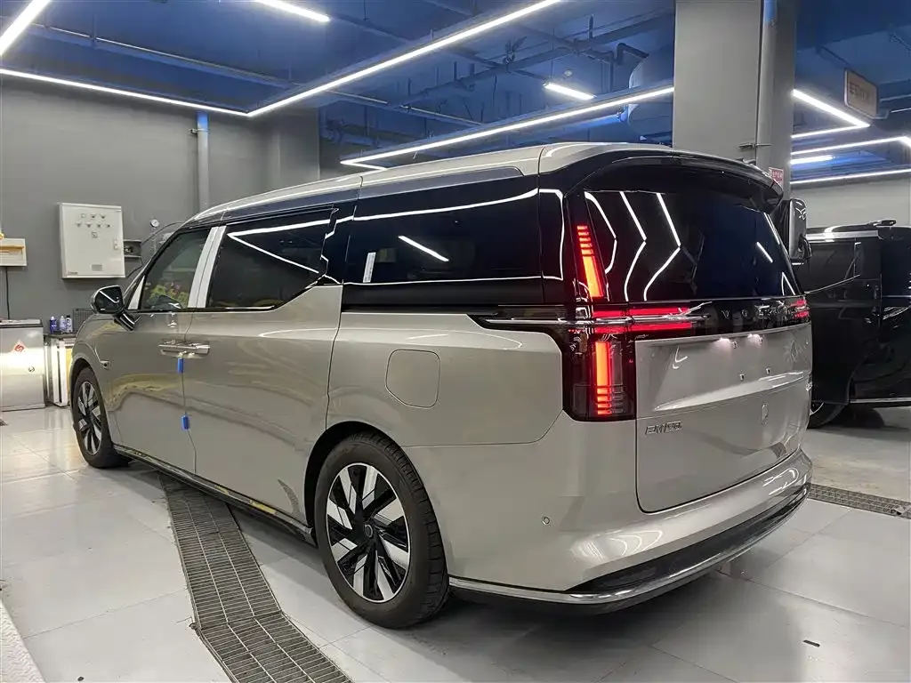Volvo EM90 2026 из CN, фото 2