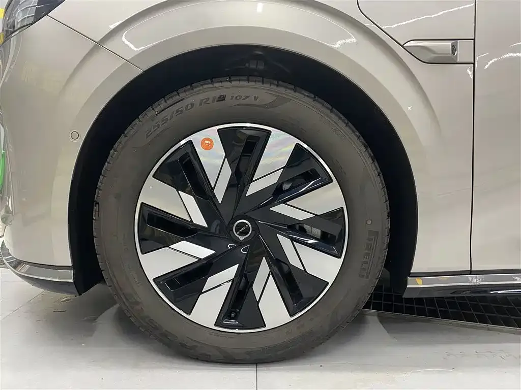 Volvo EM90 2026 из CN, фото 3
