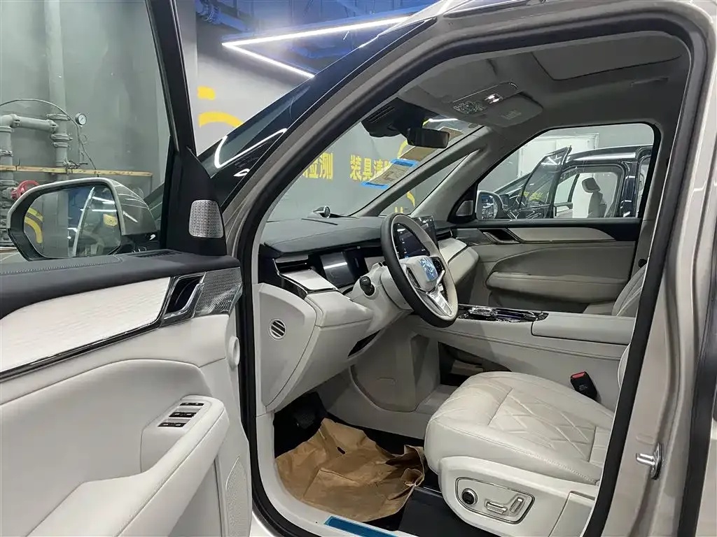 Volvo EM90 2026 из CN, фото 7