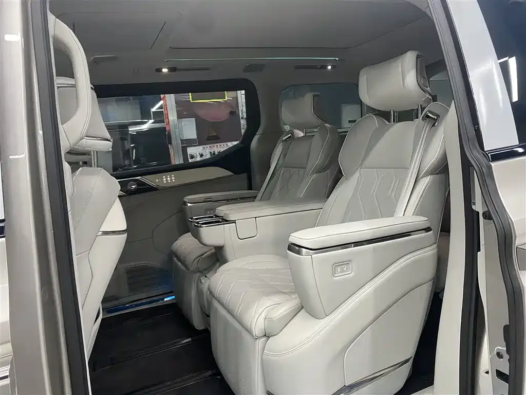 Volvo EM90 2026 из CN, фото 6