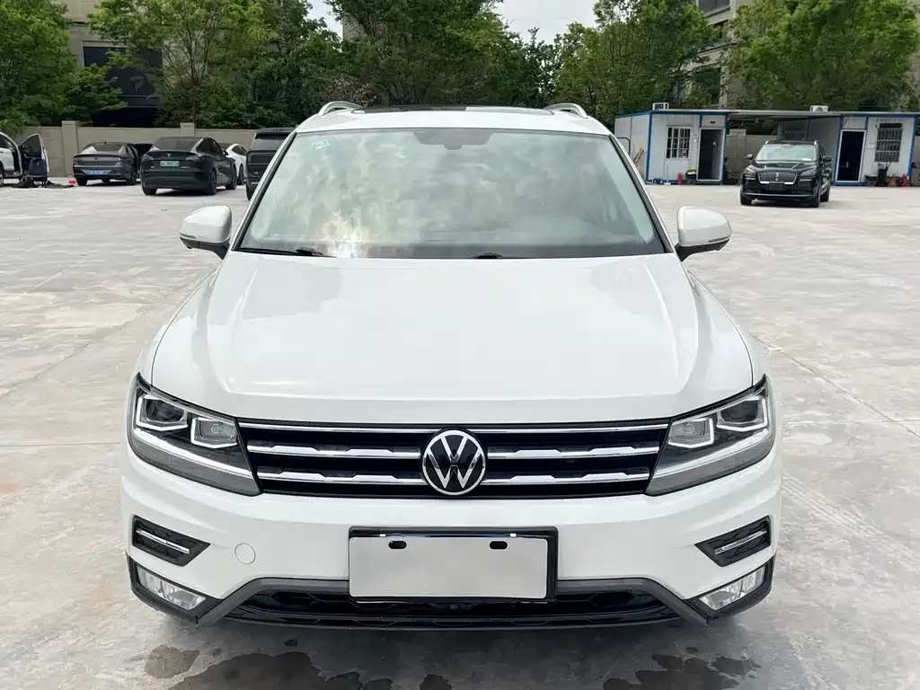 Volkswagen Tiguan L — фото 10
