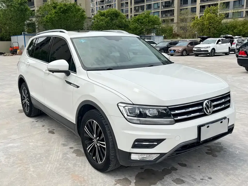 Volkswagen Tiguan L — фото 5
