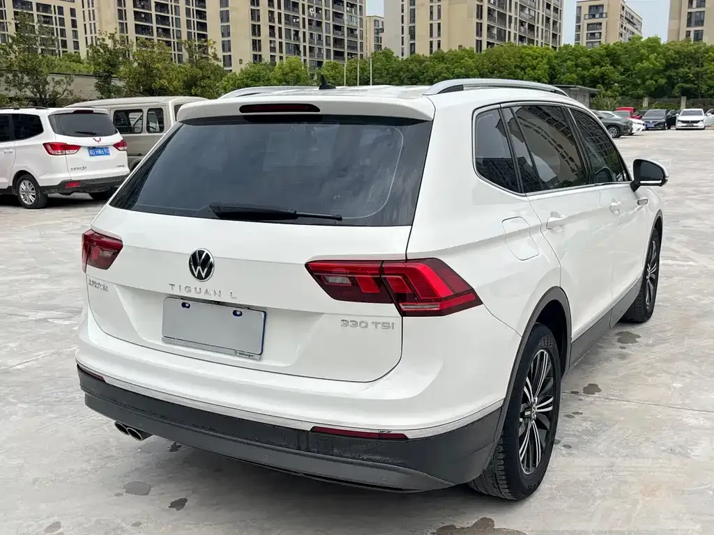 Volkswagen Tiguan L — фото 7