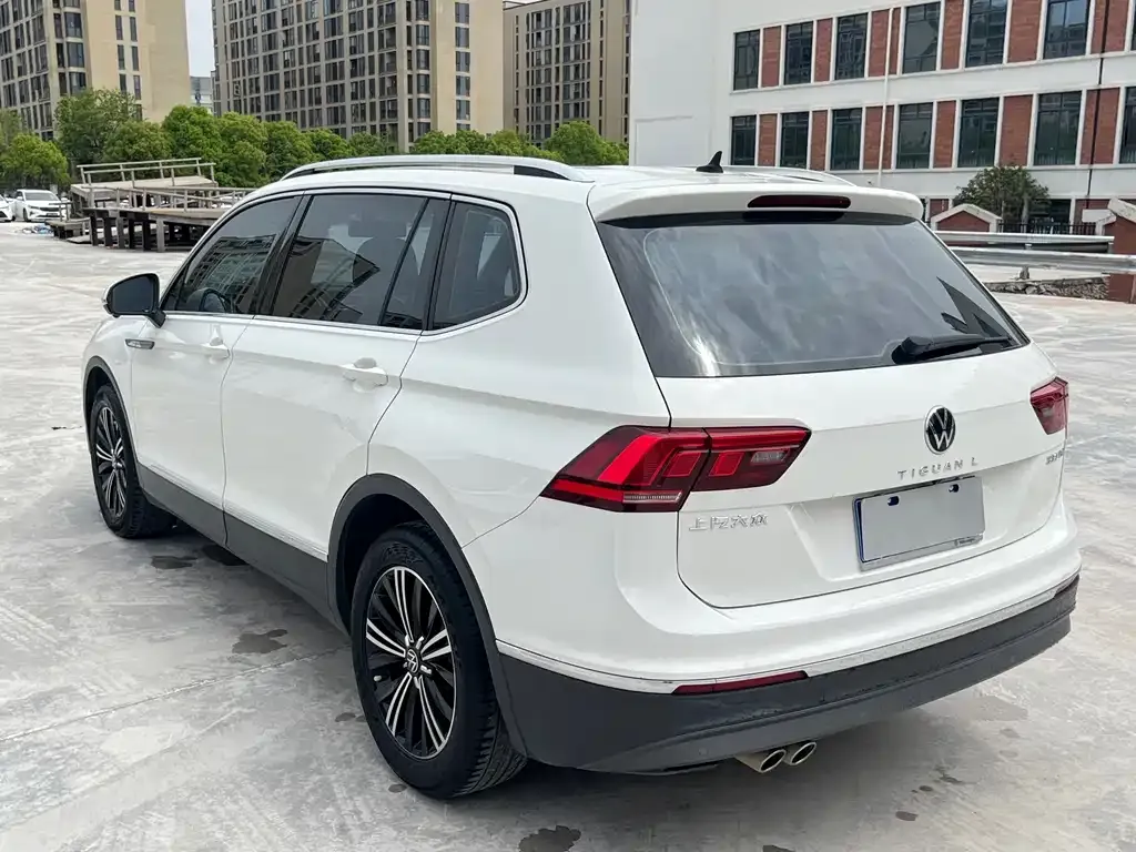 Volkswagen Tiguan L — фото 6