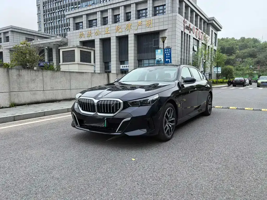 BMW i5