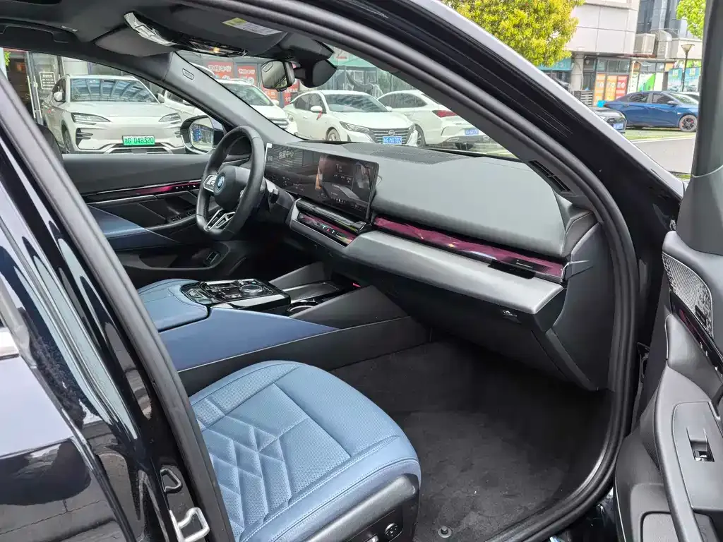 BMW i5 2025 из CN, фото 2