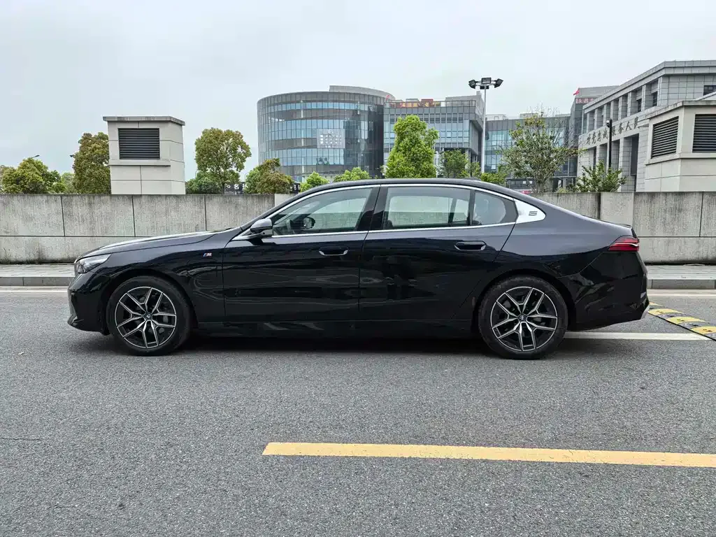 BMW i5 2025 из CN, фото 10