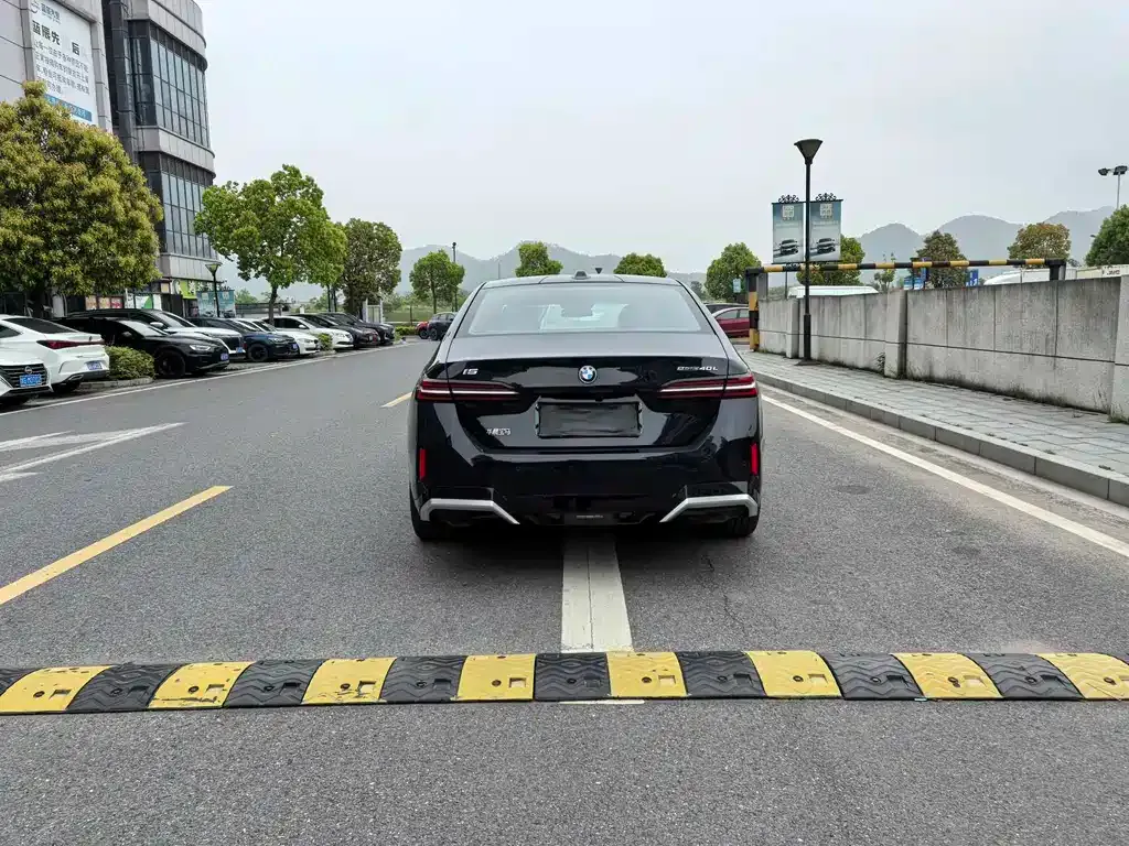 BMW i5 2025 из CN, фото 4