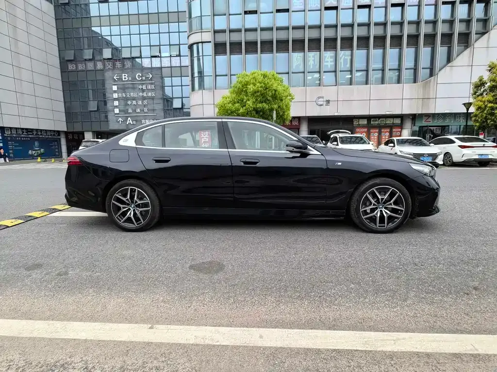 BMW i5 2025 из CN, фото 9