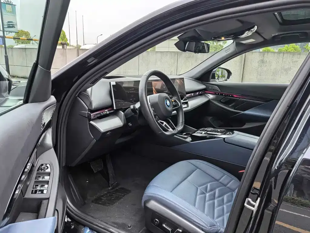 BMW i5 2025 из CN, фото 3