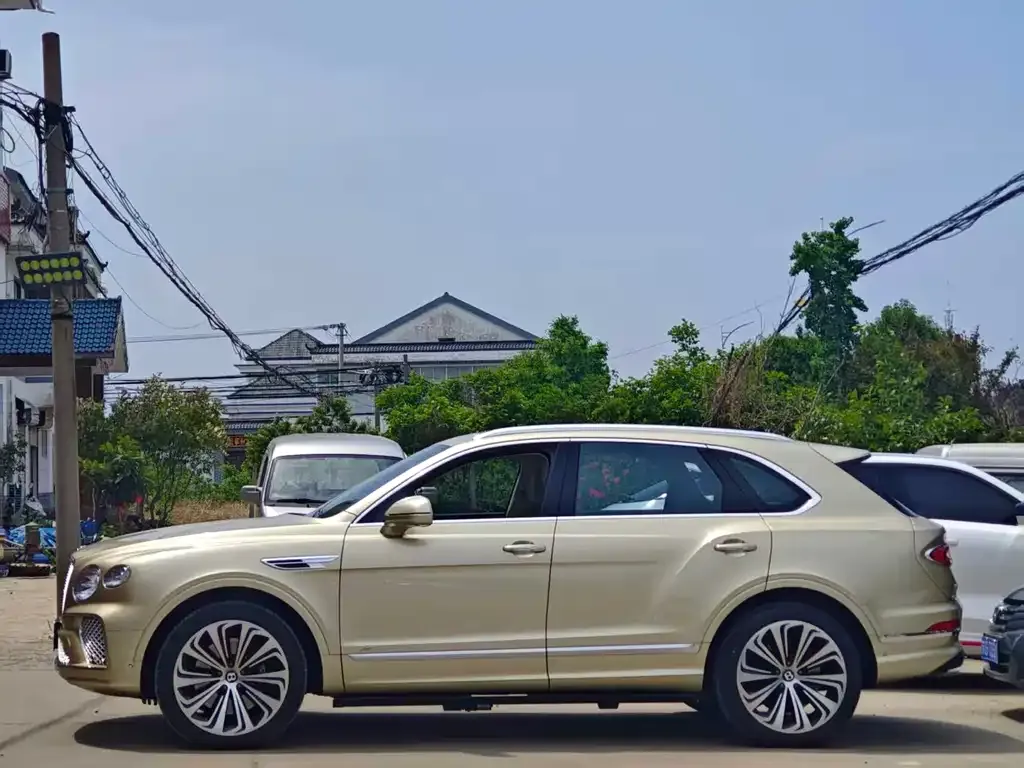 Bentley Bentayga 2022 из CN, фото 7