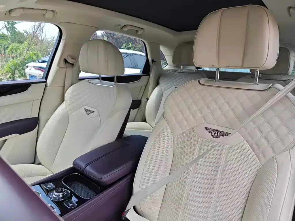 Bentley Bentayga 2022 из CN, фото 8