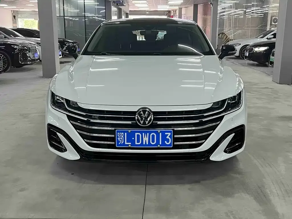 Volkswagen CC 2023 из CN, фото 4