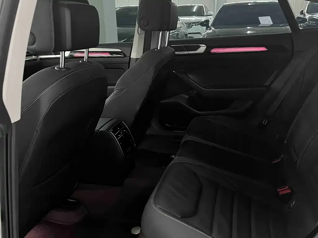 Volkswagen CC 2023 из CN, фото 2