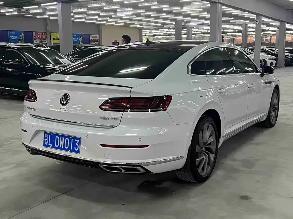 Volkswagen CC 2023 из CN, фото 9