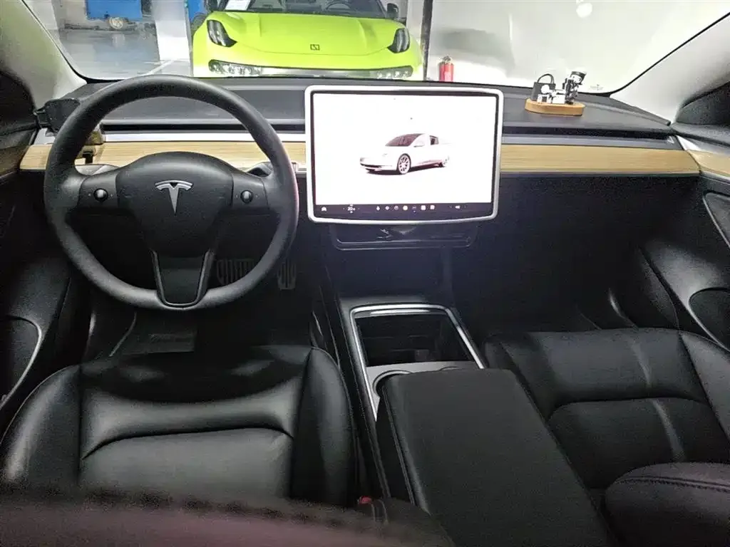 Tesla Model 3 — фото 8