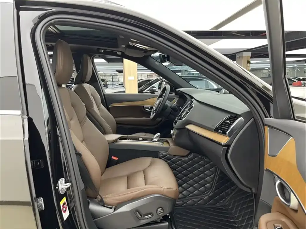 Volvo XC90 2024 из CN, фото 8