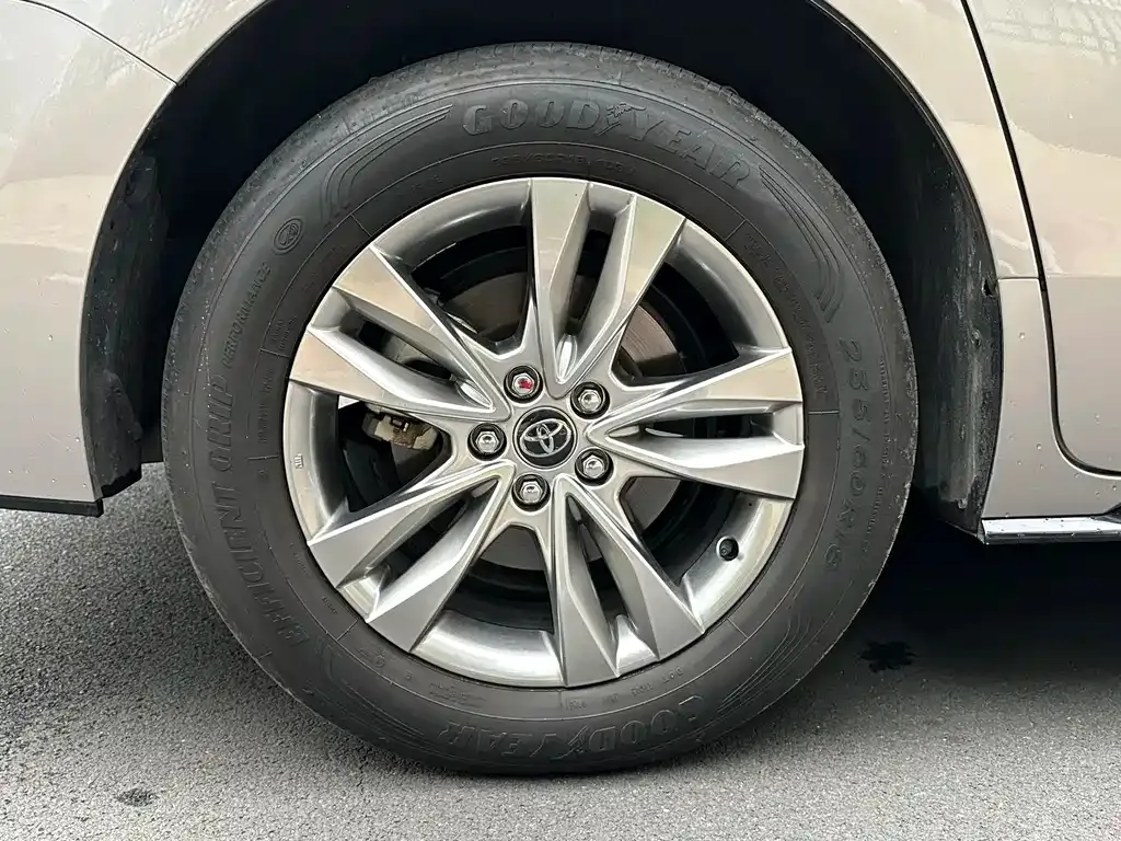 Toyota Sienna — фото 6