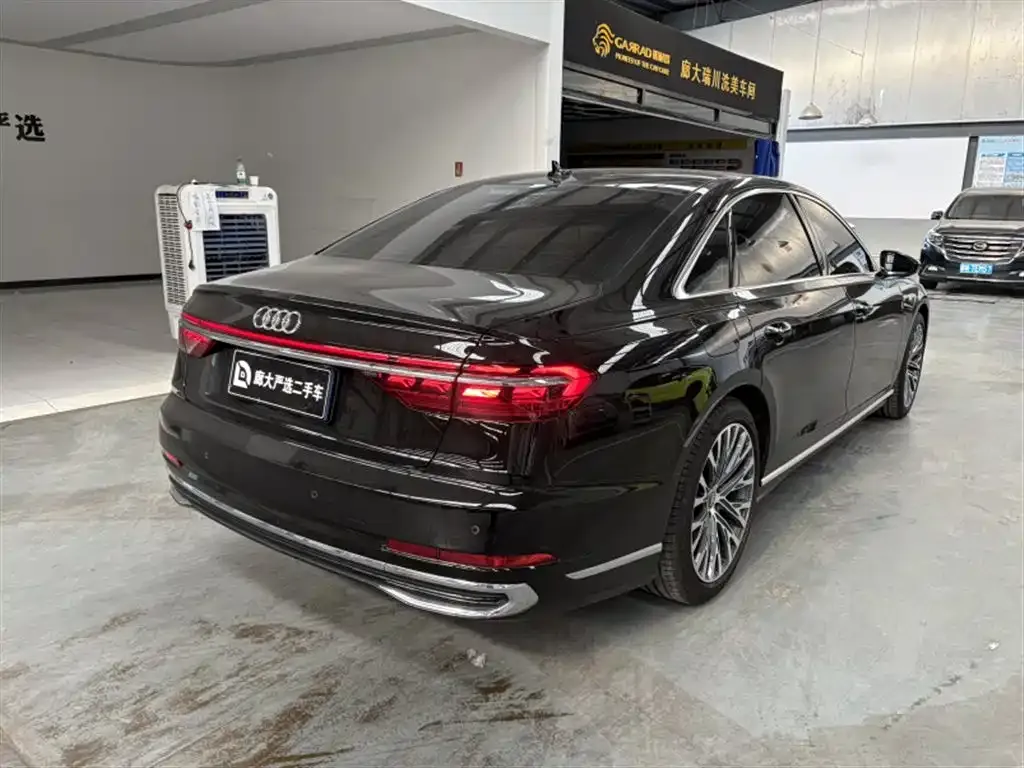 Audi A8 — фото 8