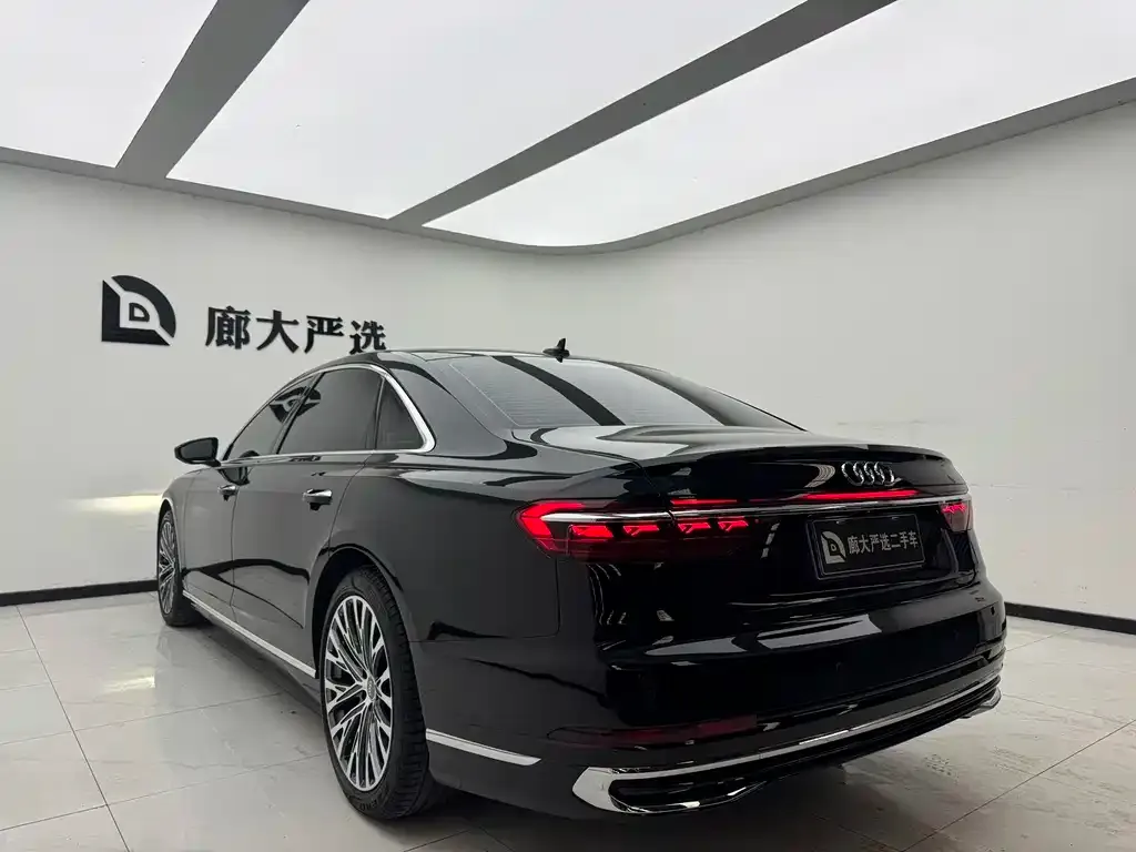 Audi A8 — фото 6