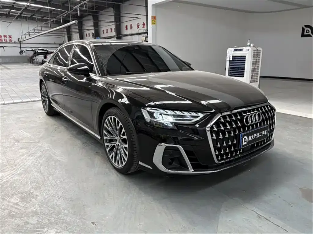 Audi A8 — фото 5
